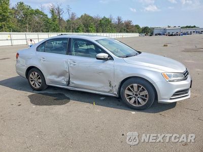 Czwarte zdjęcie samochodu z boku: 2016 VOLKSWAGEN JETTA SE VIN:3VWD67AJ3GM229180 - miniatura