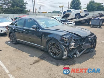 Czwarte zdjęcie samochodu z boku: 2017 LEXUS LS 460 VIN:JTHCL5EF8H5029001 - miniatura