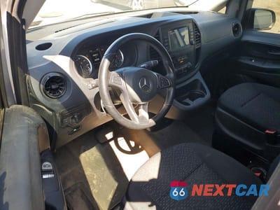 Zdjęcie 8 z 13 samochodu: 2022 MERCEDES-BENZ METRIS DELIVERY VAN VIN:W1YV0BEY8N4181179 - miniatura