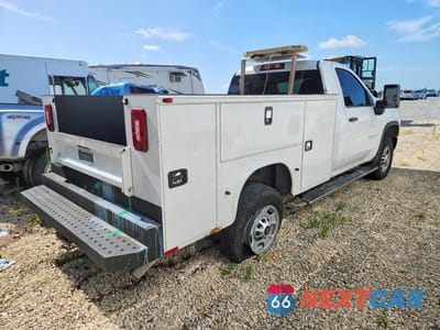 Trzecie zdjęcie samochodu z tyłu: 2020 CHEVROLET SILVERADO K2500 HEAVY DUTY VIN:1GB3YLE76LF217765 - miniatura