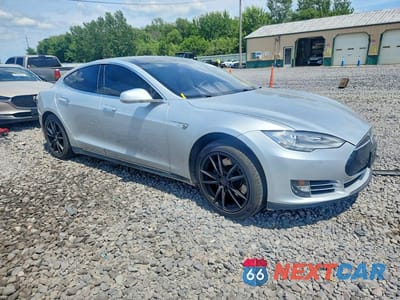 Czwarte zdjęcie samochodu z boku: 2014 TESLA MODEL S VIN:5YJSA1H17EFP49928 - miniatura