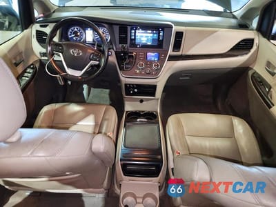 Zdjęcie 8 z 13 samochodu: 2017 TOYOTA SIENNA XLE 8-PASSENGER VIN:5TDYZ3DC4HS796601 - miniatura