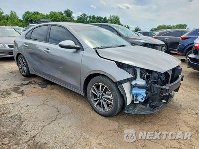 Czwarte zdjęcie samochodu z boku: 2024 KIA FORTE LXS VIN:3KPF24AD8RE734662 - miniatura