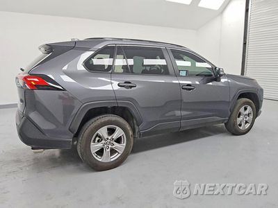 Trzecie zdjęcie samochodu z tyłu: 2025 TOYOTA RAV4 XLE VIN:2T3W1RFV6SC354233 - miniatura