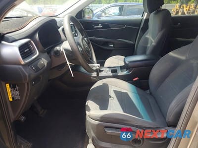 Zdjęcie 7 z 14 samochodu: 2017 KIA SORENTO L VIN:5XYPG4A33HG193583 - miniatura