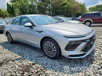 Czwarte zdjęcie samochodu z boku: 2025 HYUNDAI SONATA HYBRID SEL VIN:KMHL34JJ7SA133379 - miniatura