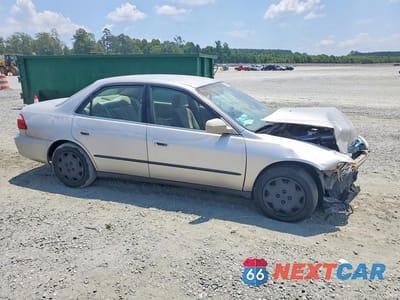 Czwarte zdjęcie samochodu z boku: 1998 HONDA ACCORD LX VIN:1HGCG5649WA111327 - miniatura