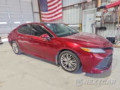 Czwarte zdjęcie samochodu z boku: 2018 TOYOTA CAMRY XLE VIN:4T1B11HK1JU658899 - miniatura