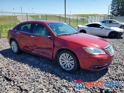 Czwarte zdjęcie samochodu z boku: 2013 CHRYSLER 200 LIMITED VIN:1C3CCBCG0DN715950 - miniatura