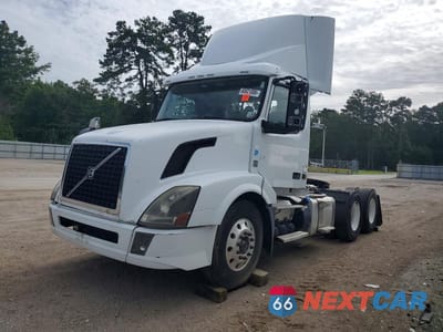 2016 VOLVO VNL SEMI TRUCK 4V4NC9EG4GN929956 - główne zdjęcie licytacji z USA - miniatura