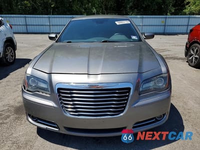 Piąte zdjęcie samochodu w środku: 2012 CHRYSLER 300 S VIN:2C3CCAJT9CH183471 - miniatura