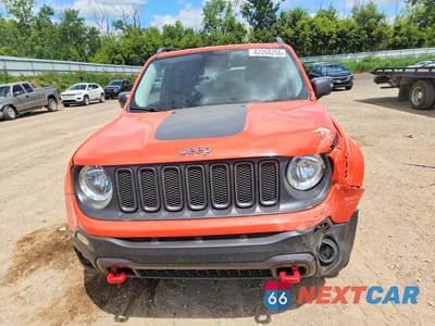 Piąte zdjęcie samochodu w środku: 2015 JEEP RENEGADE TRAILHAWK VIN:ZACCJBCT1FPC03753 - miniatura