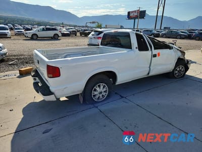 Trzecie zdjęcie samochodu z tyłu: 2003 GMC SONOMA VIN:1GTDT19X038217701 - miniatura