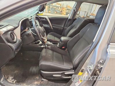 Zdjęcie 7 z 13 samochodu: 2018 TOYOTA RAV4 XLE VIN:JTMWFREV4JD120010 - miniatura
