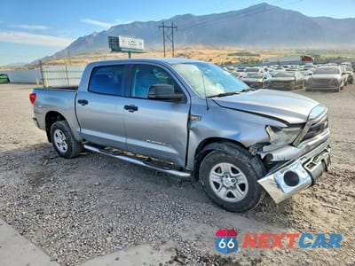 Czwarte zdjęcie samochodu z boku: 2010 TOYOTA TUNDRA CREWMAX SR5 VIN:5TFDY5F14AX125695 - miniatura