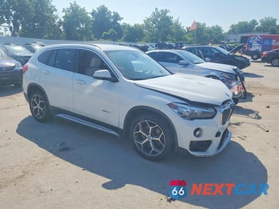 Czwarte zdjęcie samochodu z boku: 2018 BMW X1 XDRIVE28I VIN:WBXHT3C31J5K21440 - miniatura