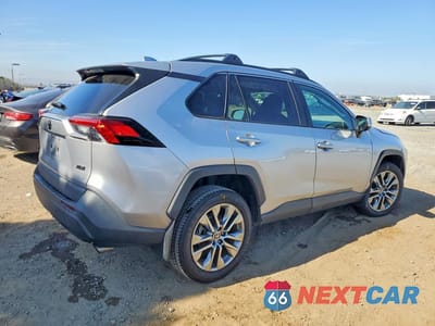 Trzecie zdjęcie samochodu z tyłu: 2022 TOYOTA RAV4 XLE PREMIUM VIN:2T3C1RFV0NC212032 - miniatura