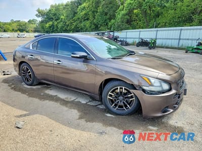 Czwarte zdjęcie samochodu z boku: 2013 NISSAN MAXIMA 3.5 SV VIN:1N4AA5AP7DC812447 - miniatura