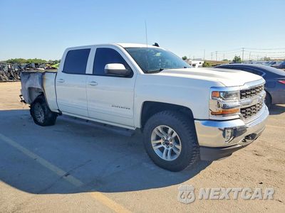 Czwarte zdjęcie samochodu z boku: 2018 CHEVROLET SILVERADO K1500 LT VIN:3GCUKRECXJG383333 - miniatura