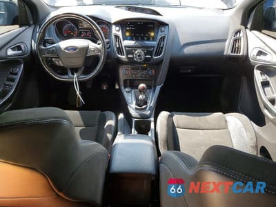 Zdjęcie 8 z 12 samochodu: 2017 FORD FOCUS RS VIN:WF0DP3TH3H4119453 - miniatura