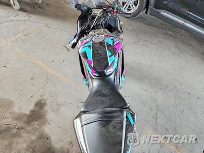 Zdjęcie 6 z 9 samochodu: 2023 YAMAHA YZFR3 A VIN:MH3RH18Y5PK010345 - miniatura