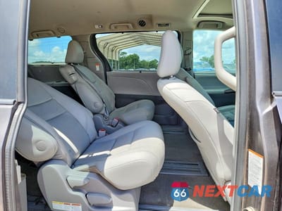 Zdjęcie 11 z 13 samochodu: 2017 TOYOTA SIENNA XLE 8-PASSENGER VIN:5TDYZ3DC1HS809336 - miniatura
