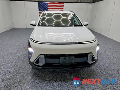Piąte zdjęcie samochodu w środku: 2024 HYUNDAI KONA SEL VIN:KM8HBCAB2RU147999 - miniatura