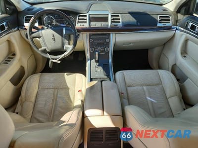 Zdjęcie 8 z 12 samochodu: 2009 LINCOLN MKS VIN:1LNHM93R99G612011 - miniatura