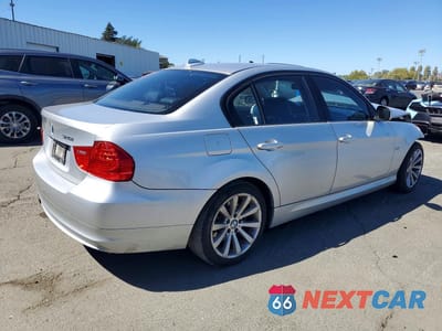 Trzecie zdjęcie samochodu z tyłu: 2011 BMW 328 I SULEV VIN:WBAPH5C57BF093365 - miniatura