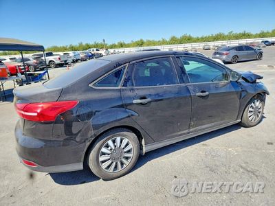 Trzecie zdjęcie samochodu z tyłu: 2016 FORD FOCUS S VIN:1FADP3E23GL297501 - miniatura