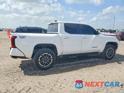 Trzecie zdjęcie samochodu z tyłu: 2025 TOYOTA TACOMA TRD SPORT VIN:3TYLB5JN5ST102221 - miniatura