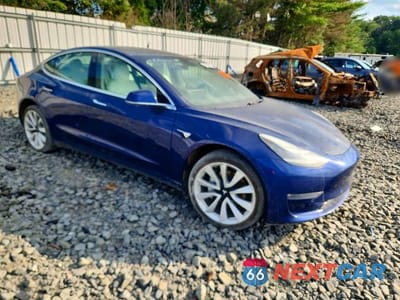 Czwarte zdjęcie samochodu z boku: 2019 TESLA MODEL 3 VIN:5YJ3E1EB8KF450918 - miniatura
