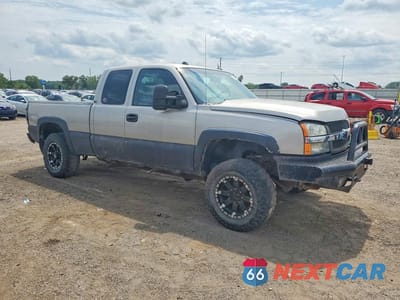 Czwarte zdjęcie samochodu z boku: 2005 CHEVROLET SILVERADO K2500 HEAVY DUTY VIN:1GCHK29U75E217103 - miniatura