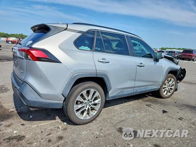Trzecie zdjęcie samochodu z tyłu: 2019 TOYOTA RAV4 XLE PREMIUM VIN:2T3C1RFV0KW019633 - miniatura