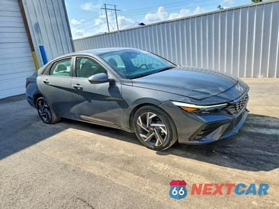 Czwarte zdjęcie samochodu z boku: 2025 HYUNDAI ELANTRA SEL VIN:KMHLS4DG1SU920944 - miniatura