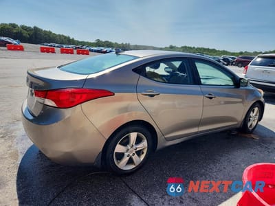 Trzecie zdjęcie samochodu z tyłu: 2013 HYUNDAI ELANTRA GLS VIN:5NPDH4AE4DH339395 - miniatura