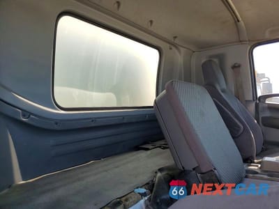 Zdjęcie 11 z 13 samochodu: 2019 CHEVROLET 6500XD BOX TRUCK VIN:54DKFS165KSG00010 - miniatura