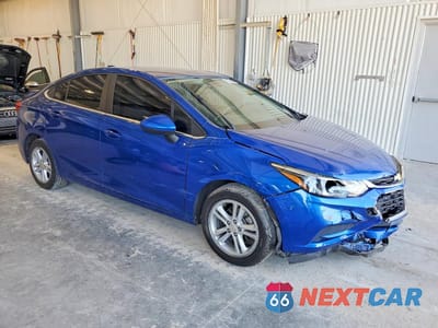 Czwarte zdjęcie samochodu z boku: 2017 CHEVROLET CRUZE LT VIN:3G1BE5SM0HS531851 - miniatura