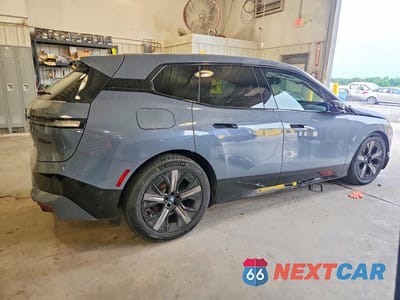Trzecie zdjęcie samochodu z tyłu: 2023 BMW IX VIN:WB533CF07PCM48172 - miniatura