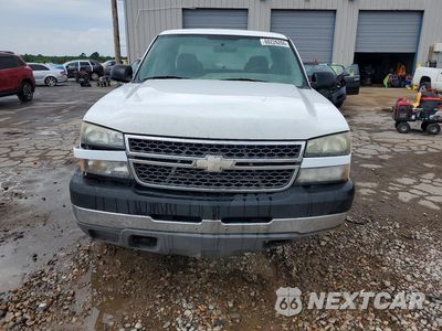 Piąte zdjęcie samochodu w środku: 2005 CHEVROLET SILVERADO C2500 HEAVY DUTY VIN:1GCHC29U85E263083 - miniatura