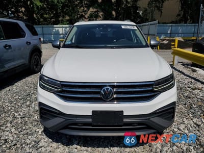Piąte zdjęcie samochodu w środku: 2024 VOLKSWAGEN TIGUAN WOLFSBURG VIN:3VVAB7AX8RM223837 - miniatura