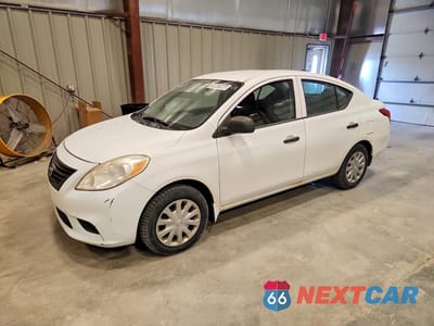 2012 NISSAN VERSA 1.6 S 3N1CN7AP7CL900682 - główne zdjęcie licytacji z USA - miniatura