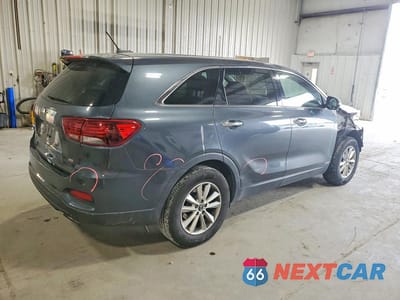 Trzecie zdjęcie samochodu z tyłu: 2020 KIA SORENTO LX VIN:5XYPGDA32LG669735 - miniatura