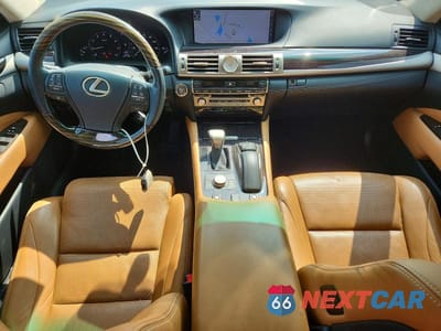 Zdjęcie 8 z 13 samochodu: 2017 LEXUS LS 460 VIN:JTHBL5EF9H5143889 - miniatura
