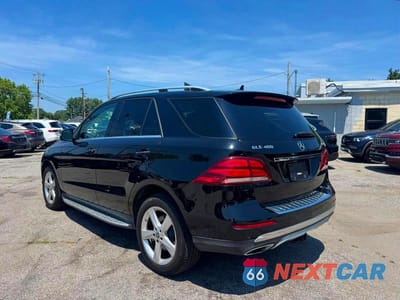 Trzecie zdjęcie samochodu z tyłu: 2019 MERCEDES-BENZ GLE 400 4MATIC VIN:4JGDA5GB6KB211810 - miniatura
