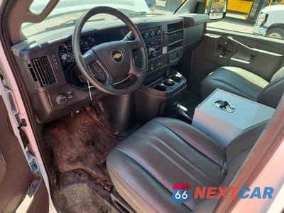 Zdjęcie 8 z 13 samochodu: 2025 CHEVROLET EXPRESS G2500 VIN:1GCWGAFP8S1136633 - miniatura