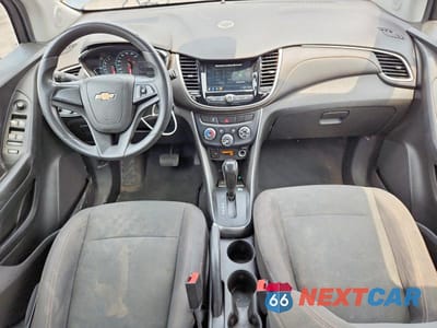 Zdjęcie 8 z 13 samochodu: 2018 CHEVROLET TRAX LS VIN:3GNCJKSB2JL382340 - miniatura