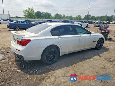 Trzecie zdjęcie samochodu z tyłu: 2013 BMW 750 LI VIN:WBAYE8C55DD132113 - miniatura