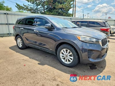 Czwarte zdjęcie samochodu z boku: 2019 KIA SORENTO LX VIN:5XYPGDA34KG506275 - miniatura