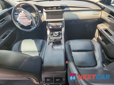 Zdjęcie 8 z 13 samochodu: 2017 JAGUAR XF PRESTIGE VIN:SAJBK4BVXHCY27969 - miniatura